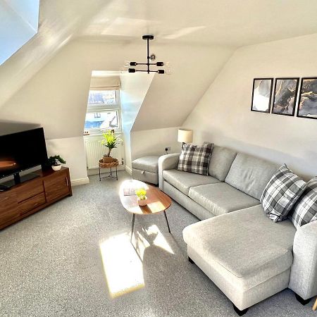 Swanage Holiday Penthouse Apartment, Moments From Beach And Town, On Site Parking, Fast Wifi, Sleeps Up To 6, Rated Exceptional エクステリア 写真