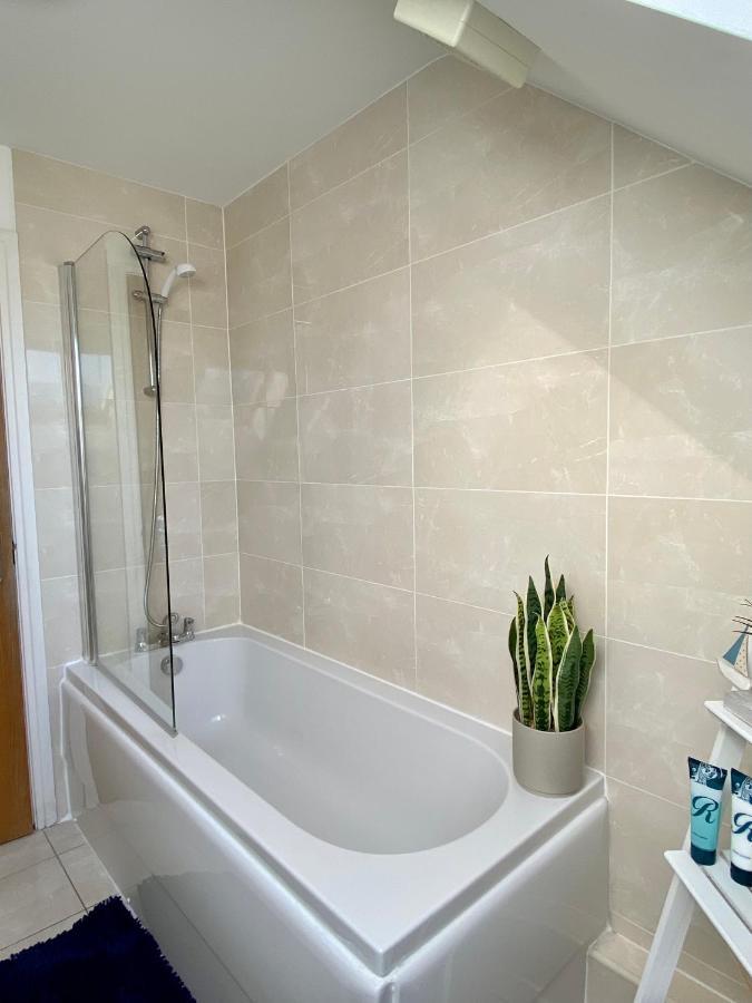 Swanage Holiday Penthouse Apartment, Moments From Beach And Town, On Site Parking, Fast Wifi, Sleeps Up To 6, Rated Exceptional エクステリア 写真