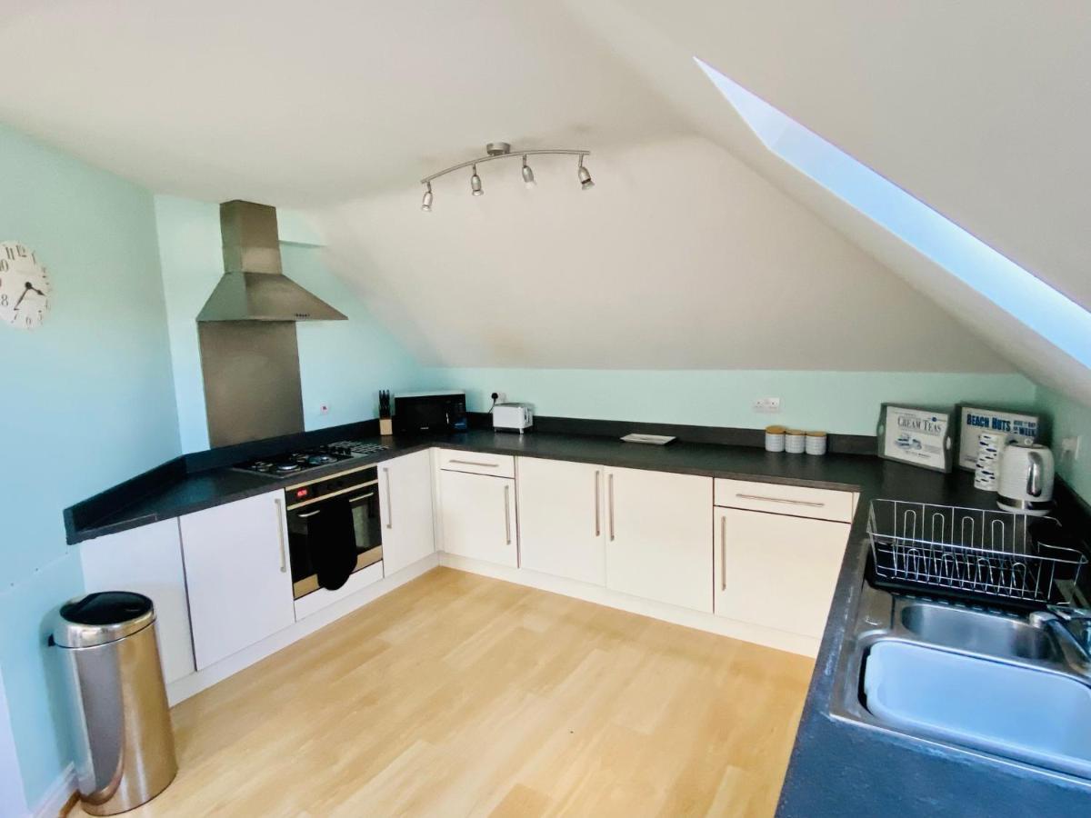 Swanage Holiday Penthouse Apartment, Moments From Beach And Town, On Site Parking, Fast Wifi, Sleeps Up To 6, Rated Exceptional エクステリア 写真